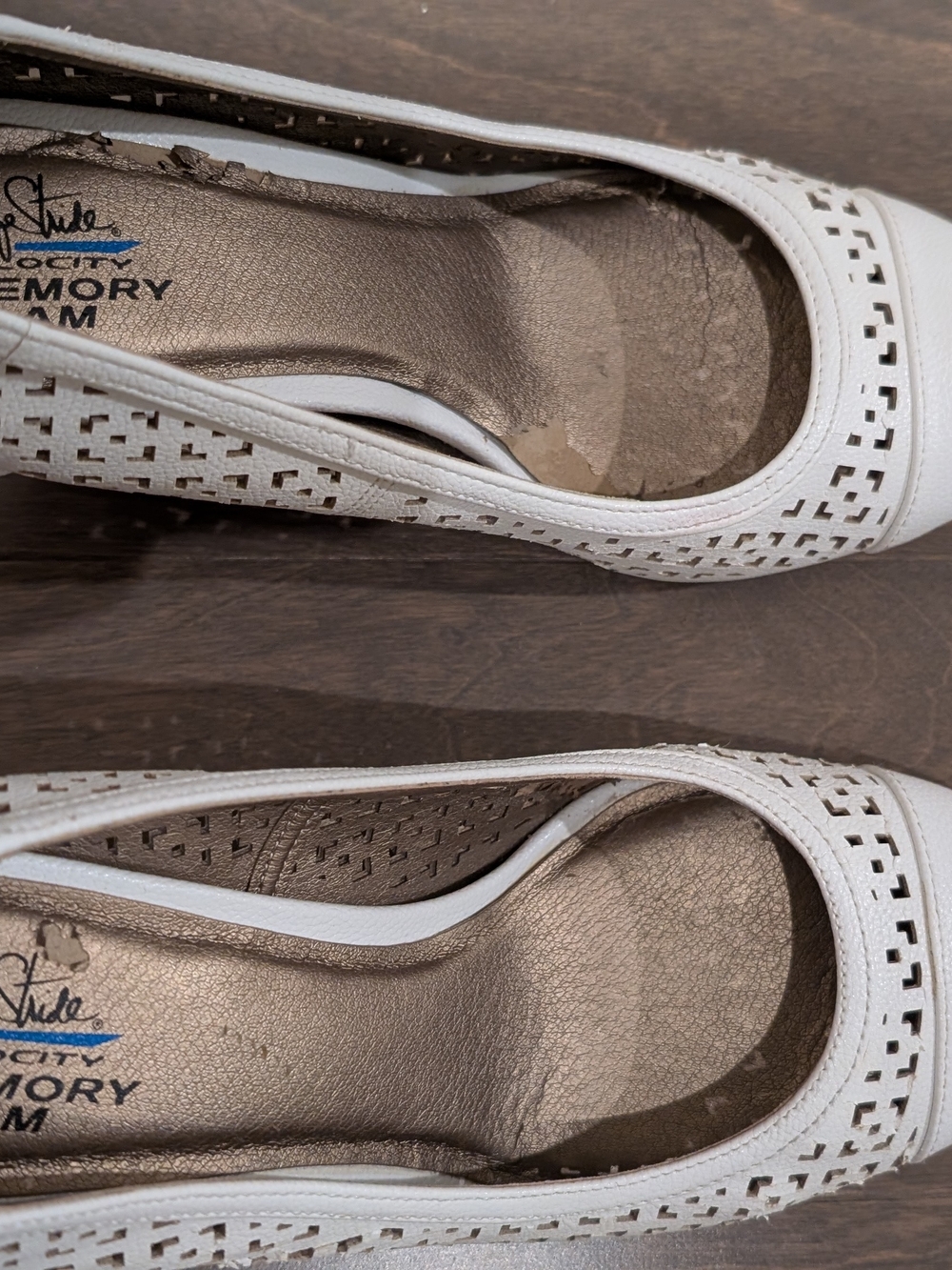 Lifestride Womens White Perforated Shoes - Picture 4 of 8